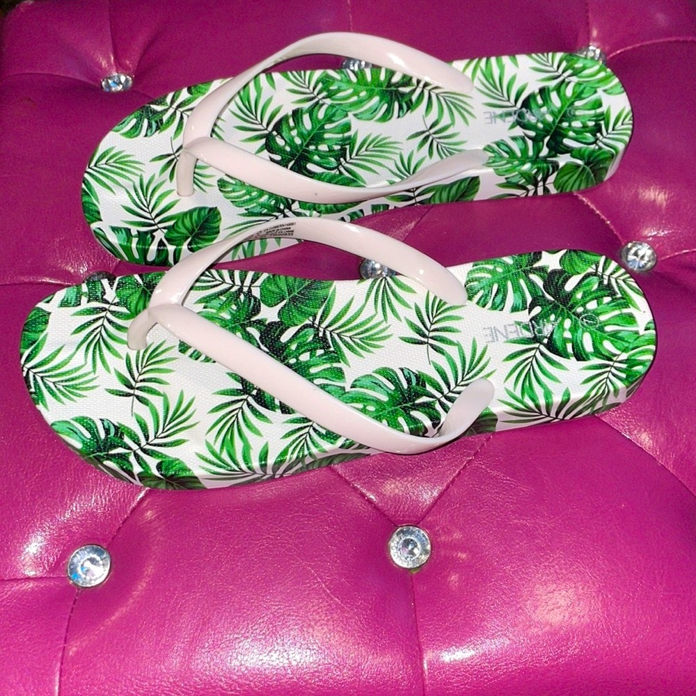 EUC Tropical flip-flop Sandals Size 7 for women